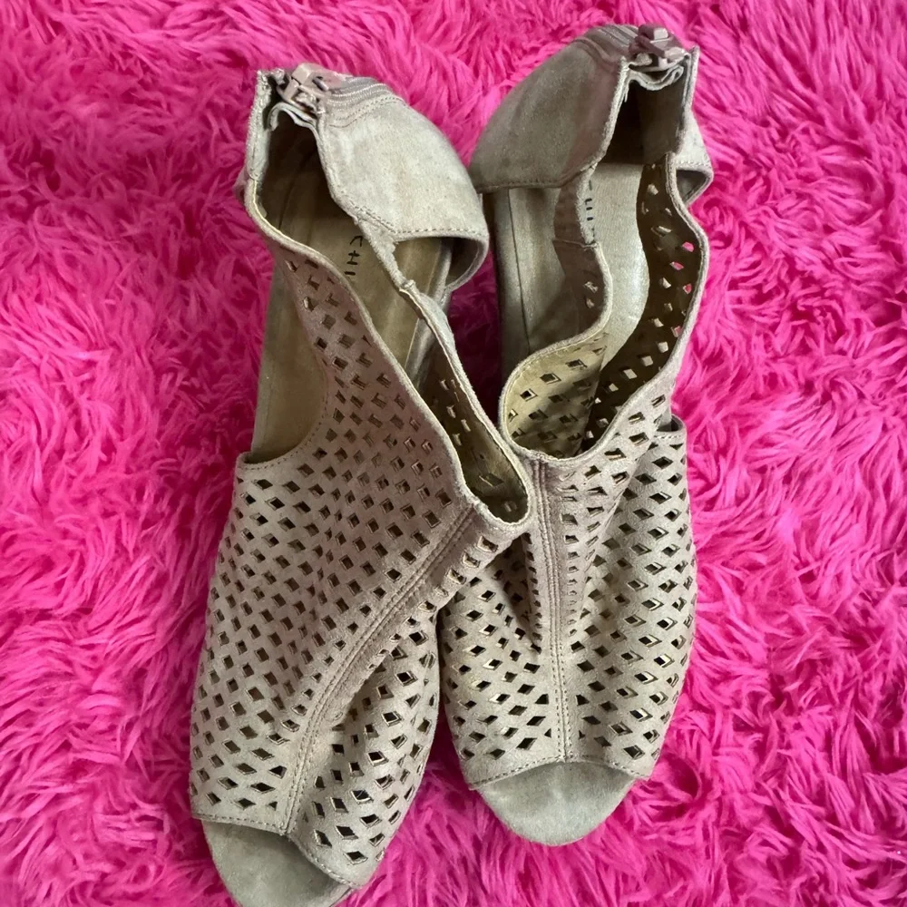 Chinese Laundry Tan Wedge Shoes with Urban-Chic Design - women’s‎ size 9